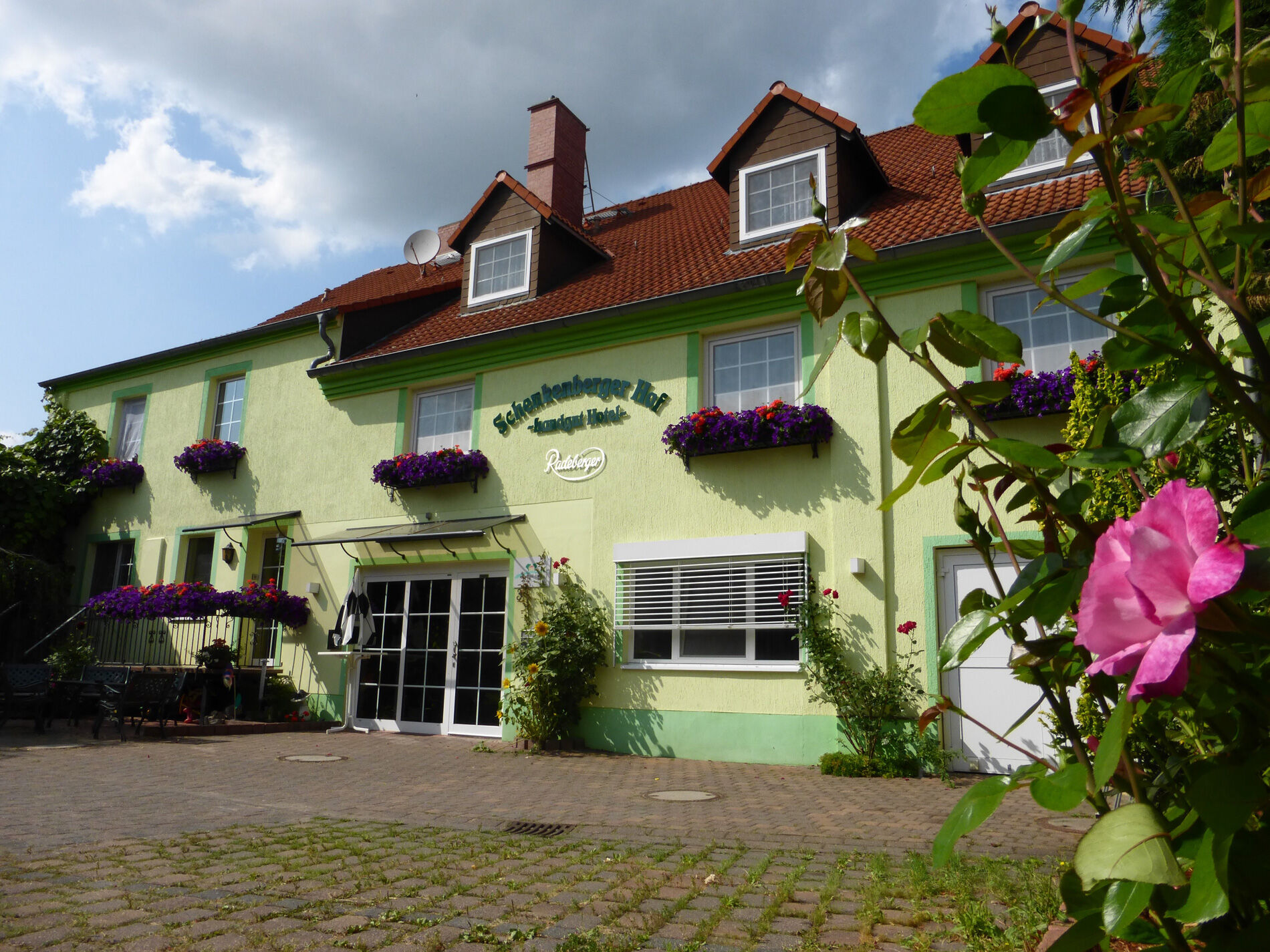 Land-Gut-Hotel Schenkenberger Hof Delitzsch Buitenkant foto